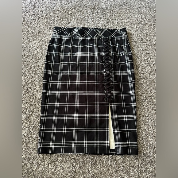 TORRID Women’s Pencil Skirt Plus Black Plaid Pull-On Stretch Corset Fit Size 00 - Picture 2 of 9